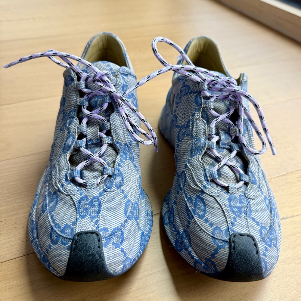 Gucci Blue and Beige Sneakers with Luxurious Craftsmanship - Picture 3 of 6